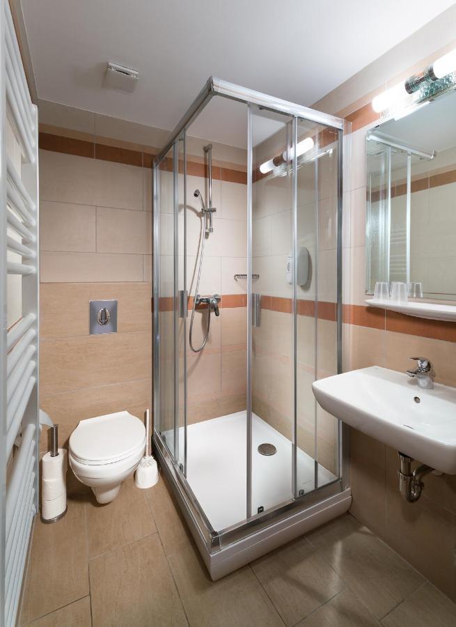 וישגרד Hotel Honti Wellness Es Konferencia Szalloda מראה חיצוני תמונה