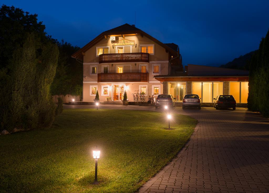 וישגרד Hotel Honti Wellness Es Konferencia Szalloda מראה חיצוני תמונה