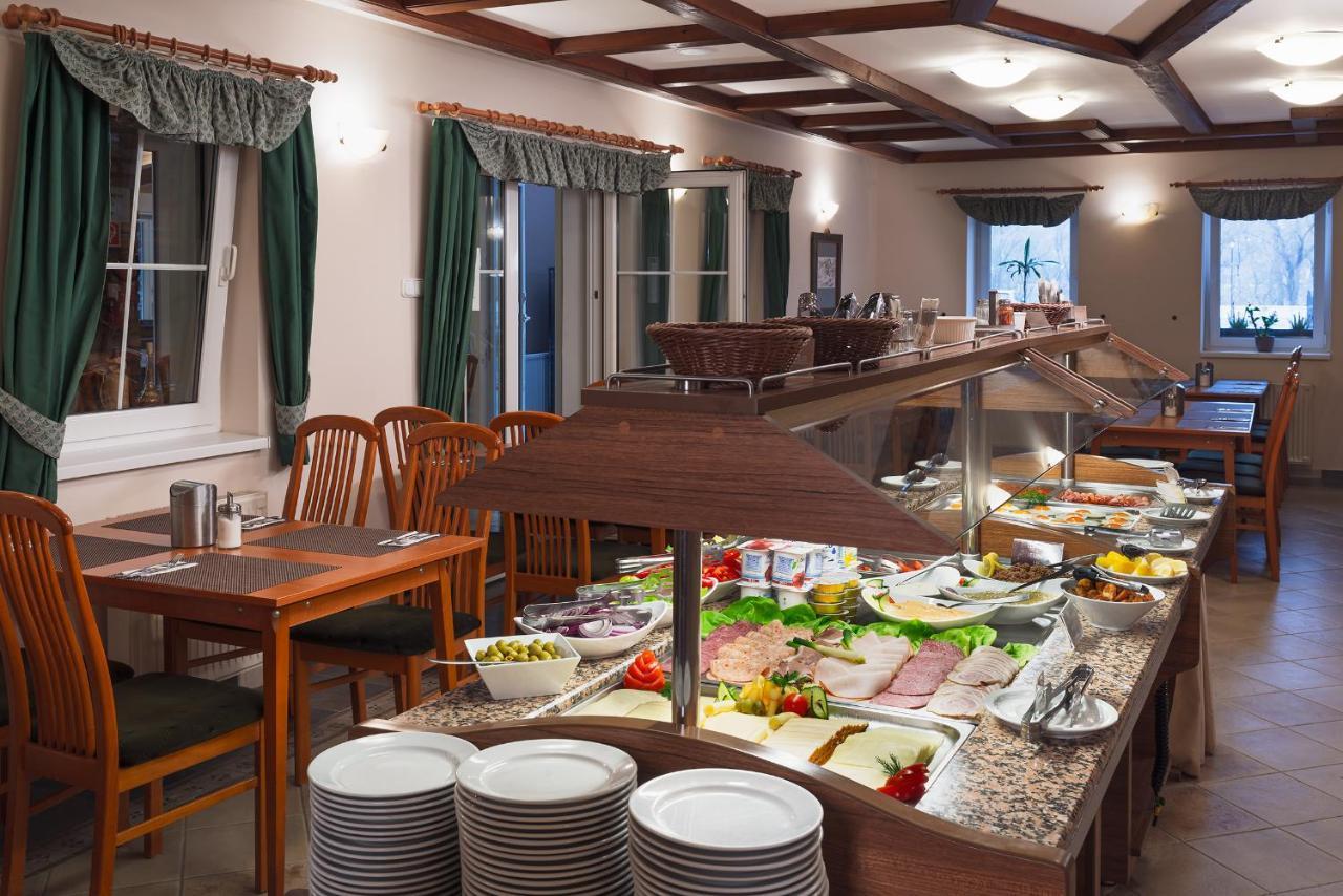 וישגרד Hotel Honti Wellness Es Konferencia Szalloda מראה חיצוני תמונה