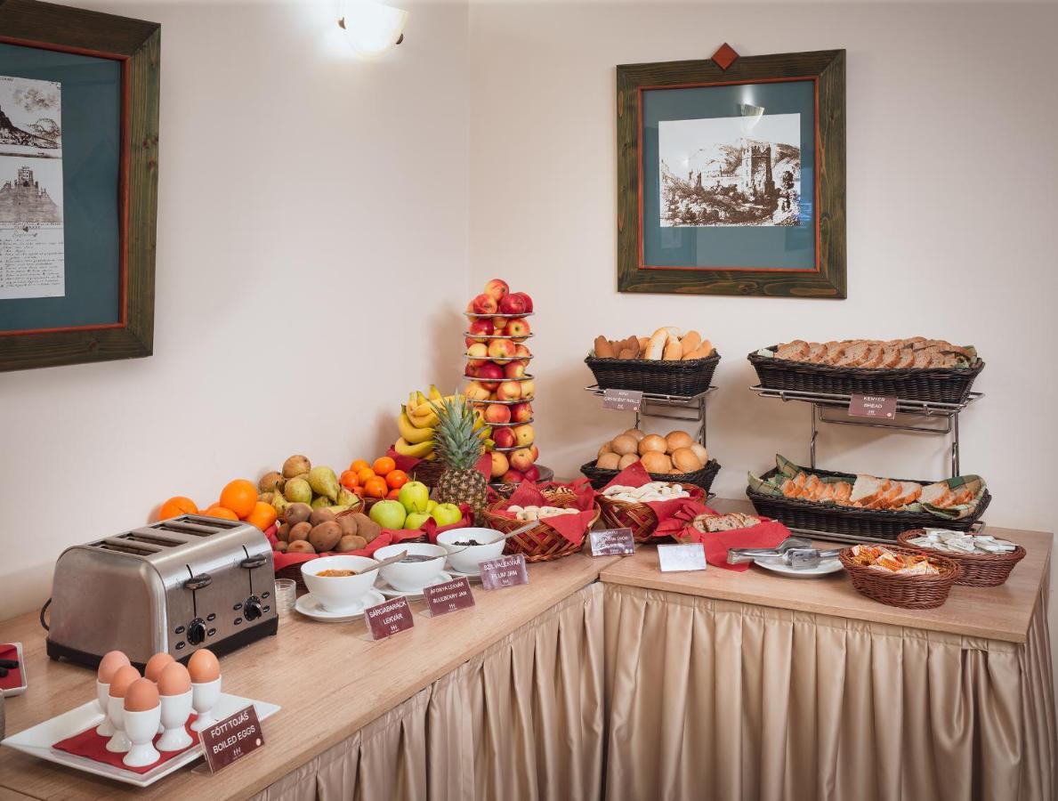 וישגרד Hotel Honti Wellness Es Konferencia Szalloda מראה חיצוני תמונה
