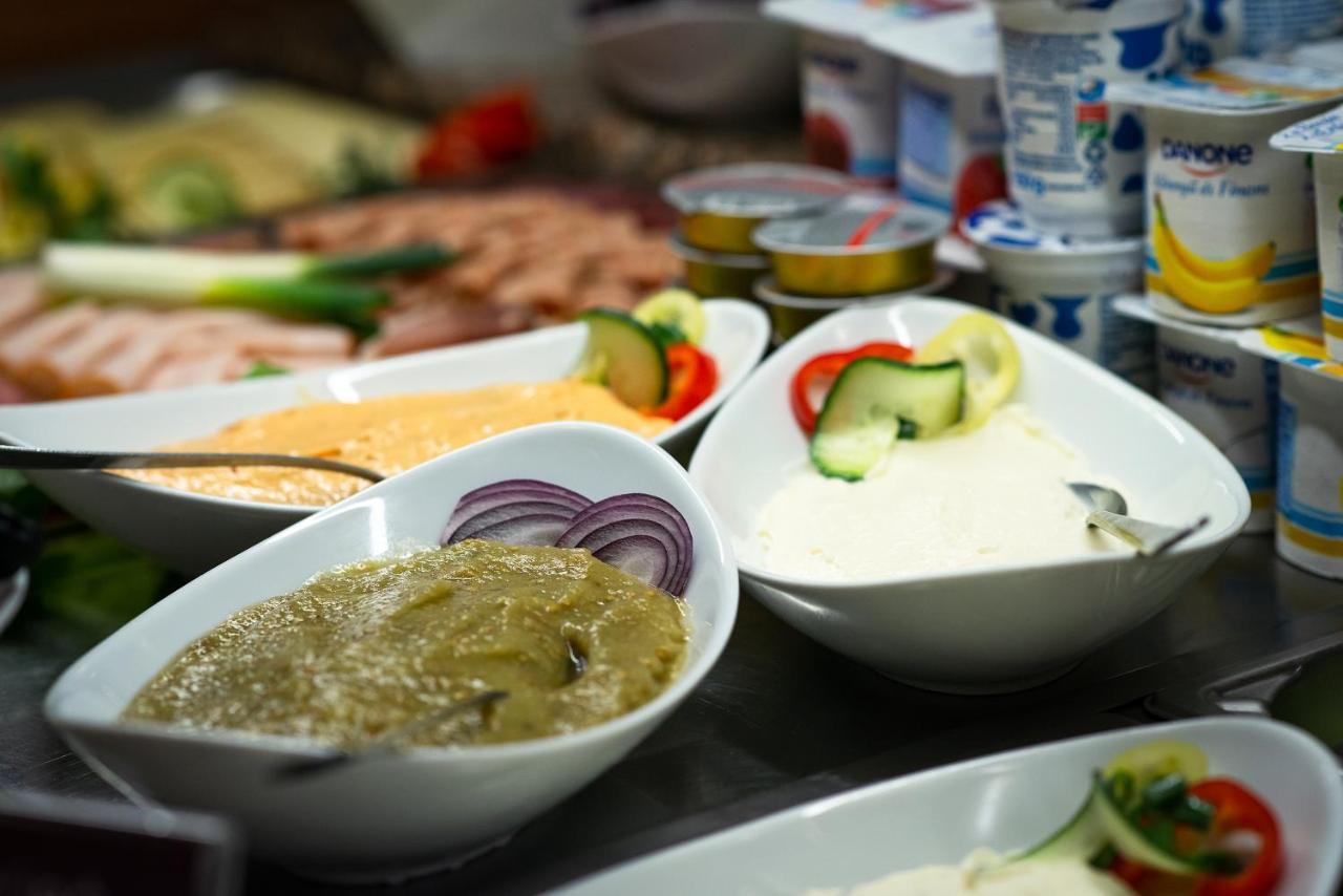 וישגרד Hotel Honti Wellness Es Konferencia Szalloda מראה חיצוני תמונה
