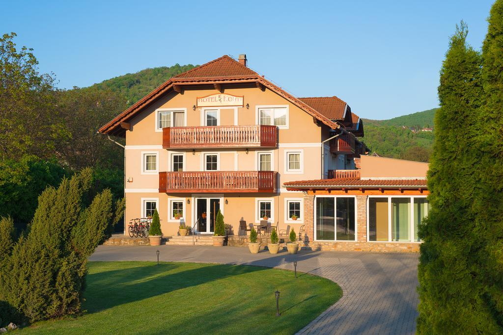 וישגרד Hotel Honti Wellness Es Konferencia Szalloda מראה חיצוני תמונה