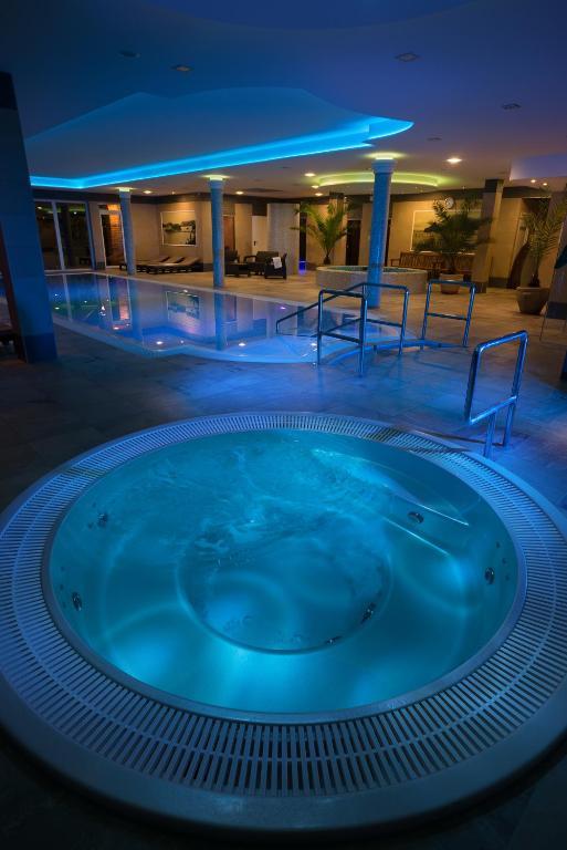 וישגרד Hotel Honti Wellness Es Konferencia Szalloda מראה חיצוני תמונה