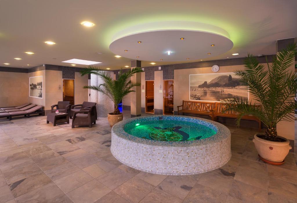 וישגרד Hotel Honti Wellness Es Konferencia Szalloda מראה חיצוני תמונה