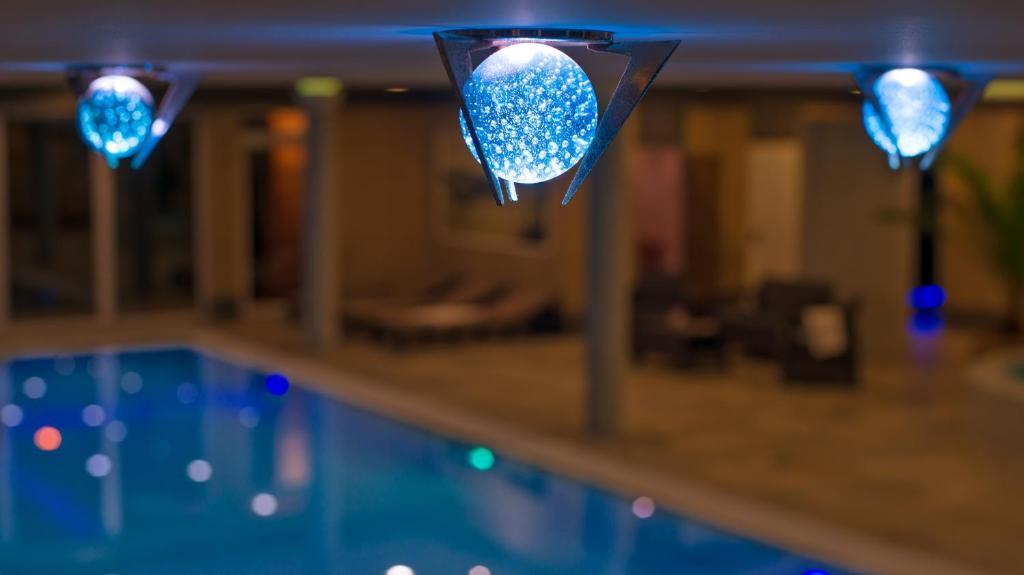 וישגרד Hotel Honti Wellness Es Konferencia Szalloda מראה חיצוני תמונה