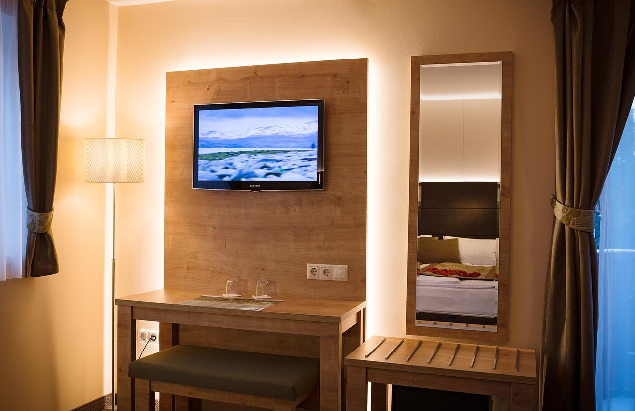 וישגרד Hotel Honti Wellness Es Konferencia Szalloda מראה חיצוני תמונה