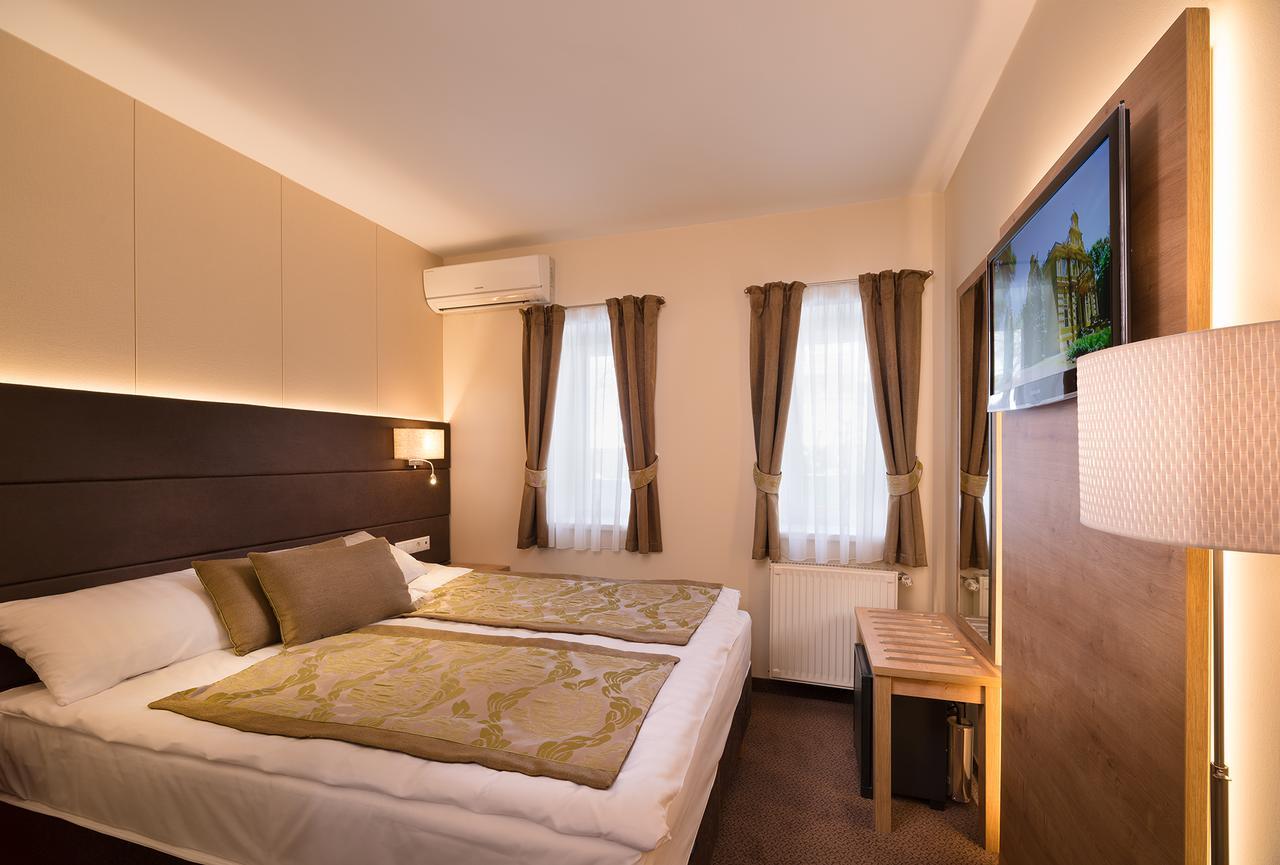וישגרד Hotel Honti Wellness Es Konferencia Szalloda מראה חיצוני תמונה